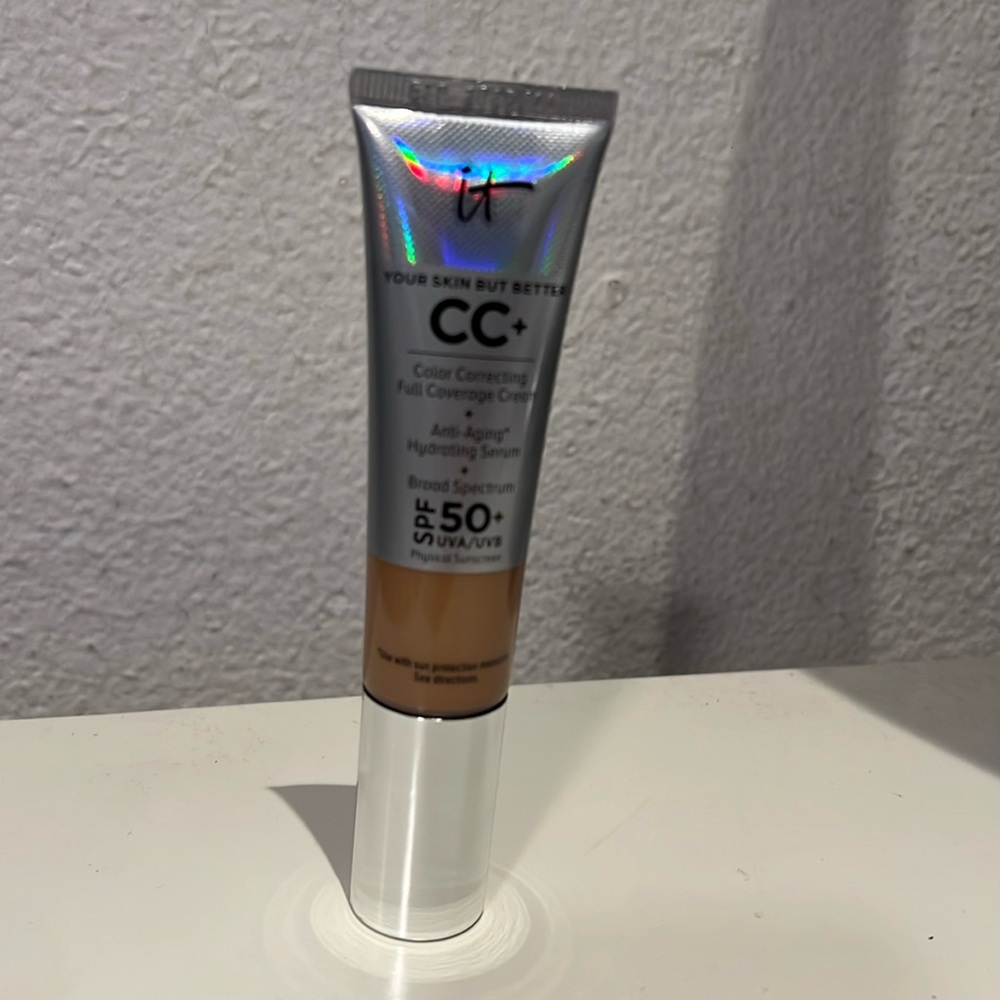 It Cosmetics anti aging CC+ Foundation SSPF 50 Tan color